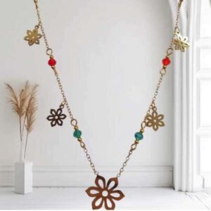 Collier à perles multicolores