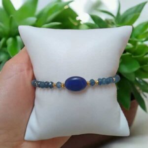 Gourmette avec perles naturelles bleues
